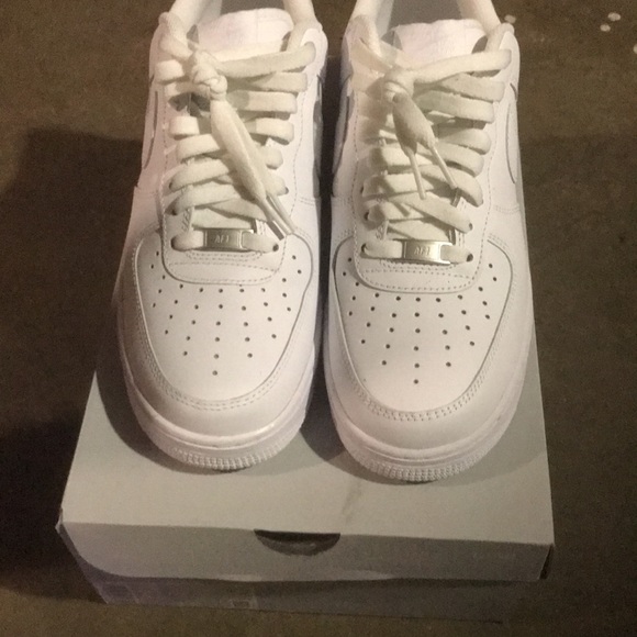 Playoff 12s size 9.5 and worn 1x all white Air Force 1 size 10 - Picture 6 of 7